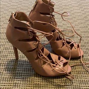 Schultz strappy sandal pump